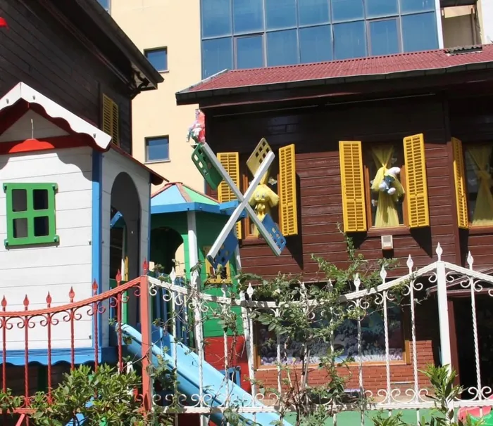 Bahçedeki oyun evleri